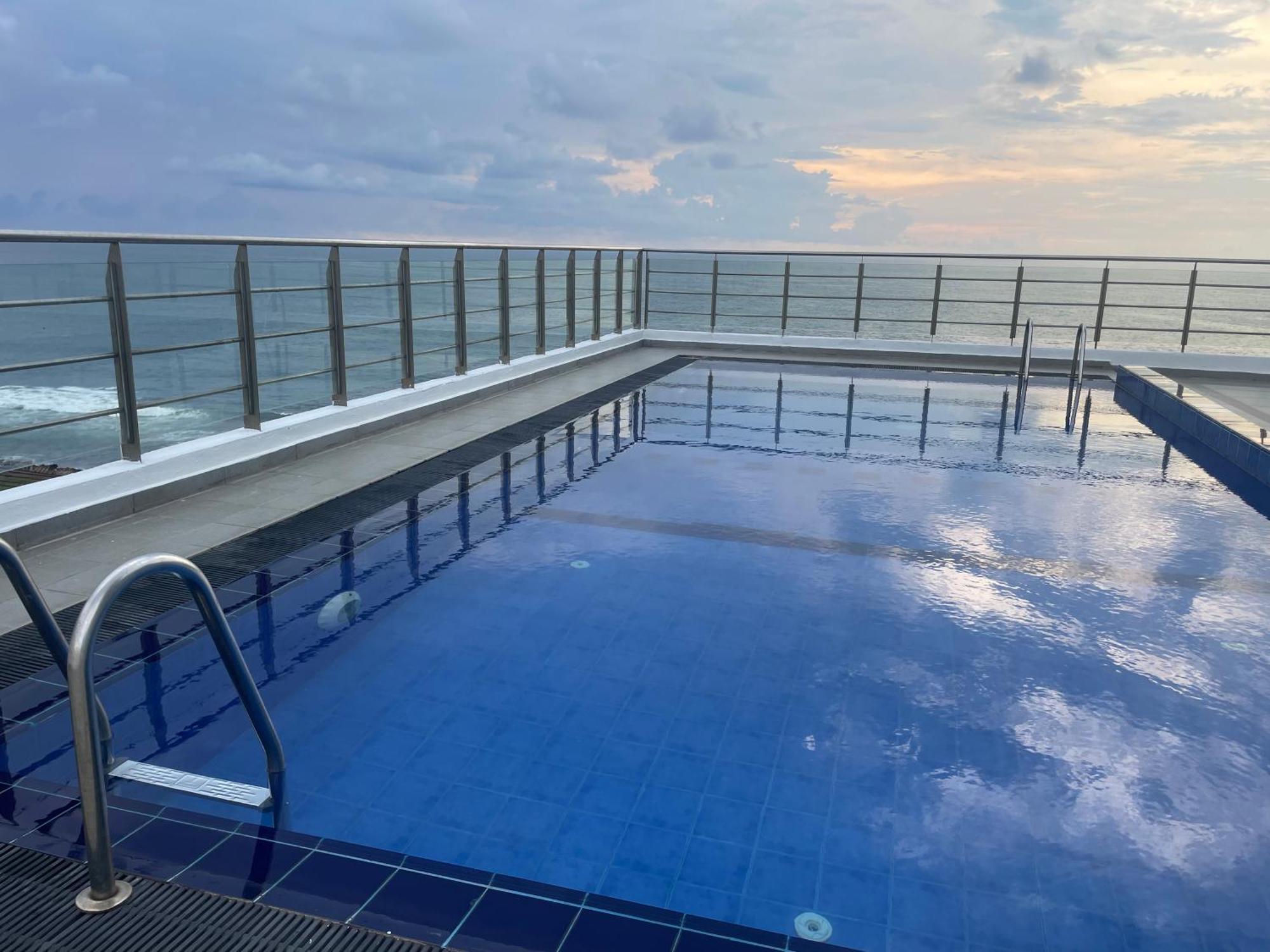 Appartamento Next To An Indian Ocean Colombo Esterno foto